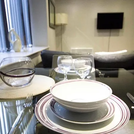 Stayzo - Executive Centre 2 דירה *